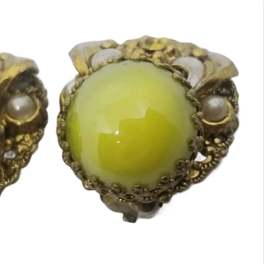 GORGEOUS 1950s WESTERN GERMANY GOLDTONE & LEMON POPHYRY GLASS CLIP ON EARRINGS